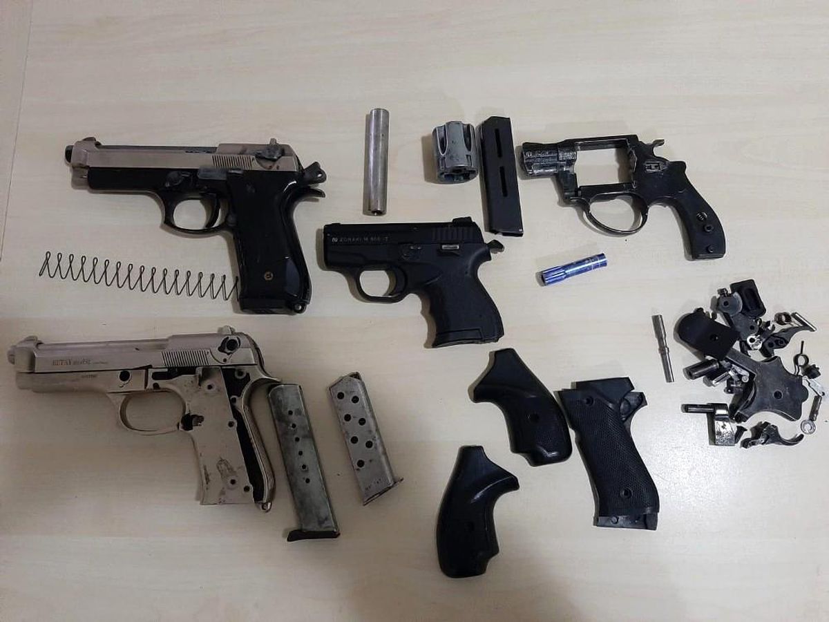 Hatay\'da durdurulan araçtan 3 adet ruhsatsız tabanca ele geçirildi