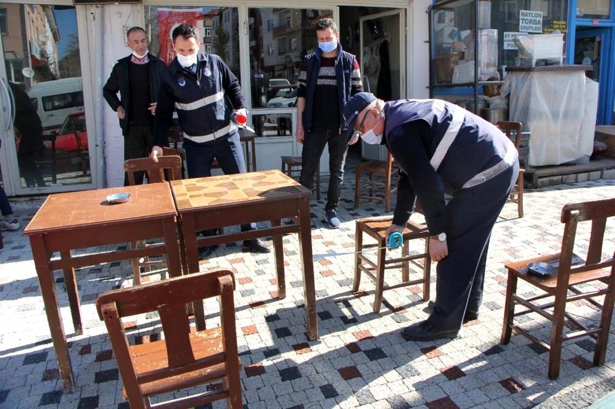 Hisarcık\'ta iş yerlerine Covıd-19 oturma planı işareti çizimi