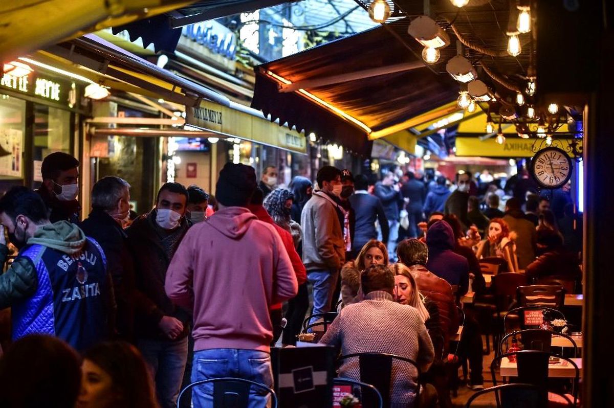 İstiklal Caddesi\'nde korona virüs denetimi