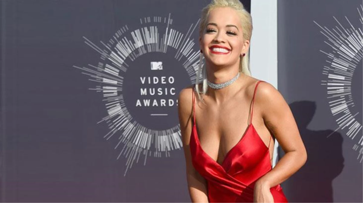 Karantina kurallarını ihlal edince tepki çeken Rita Ora, jürisi olduğu programdan kovuldu