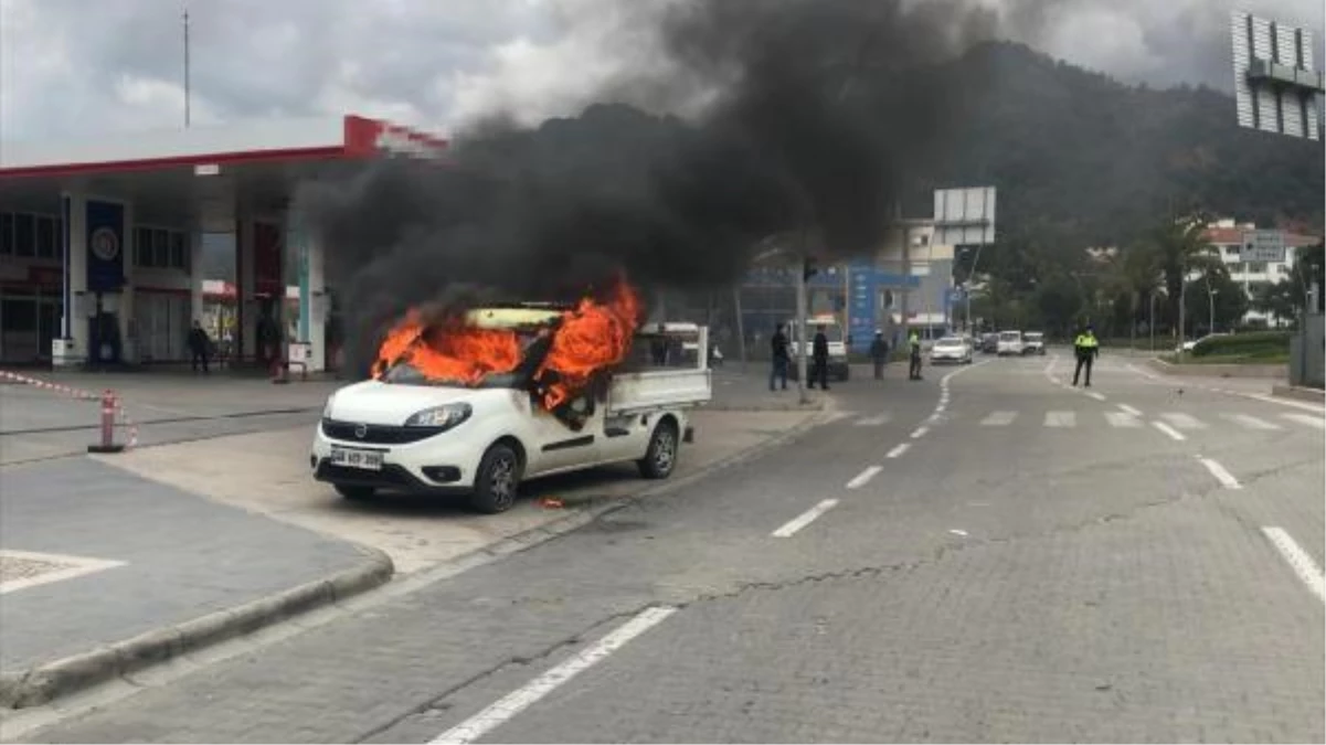 Kardeşine kızdı, kamyonetini yaktı