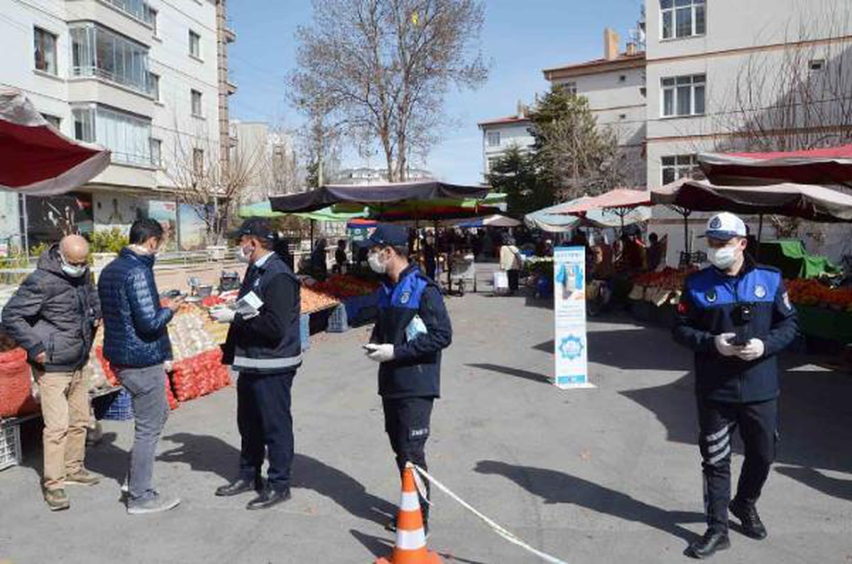 Kırmızı kategorideki Aksaray\'da, halk pazarına girişte HES kodu şartı