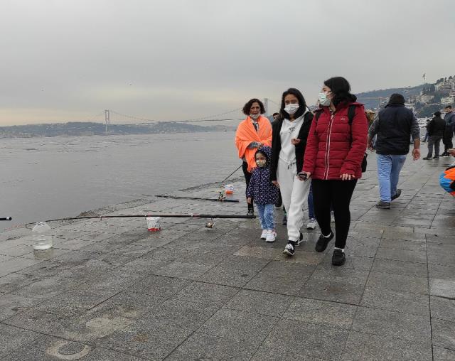 Kısıtlamasız ilk cumartesinde 'Kıymetini bilelim' diyen Bakan Koca'yı dinleyen olmadı