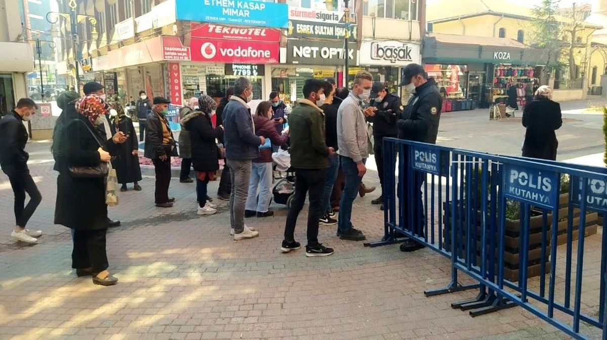 Kütahya\'da \'Kısıtlamasız ilk Cumartesi\'de yoğunluk yaşanmadı