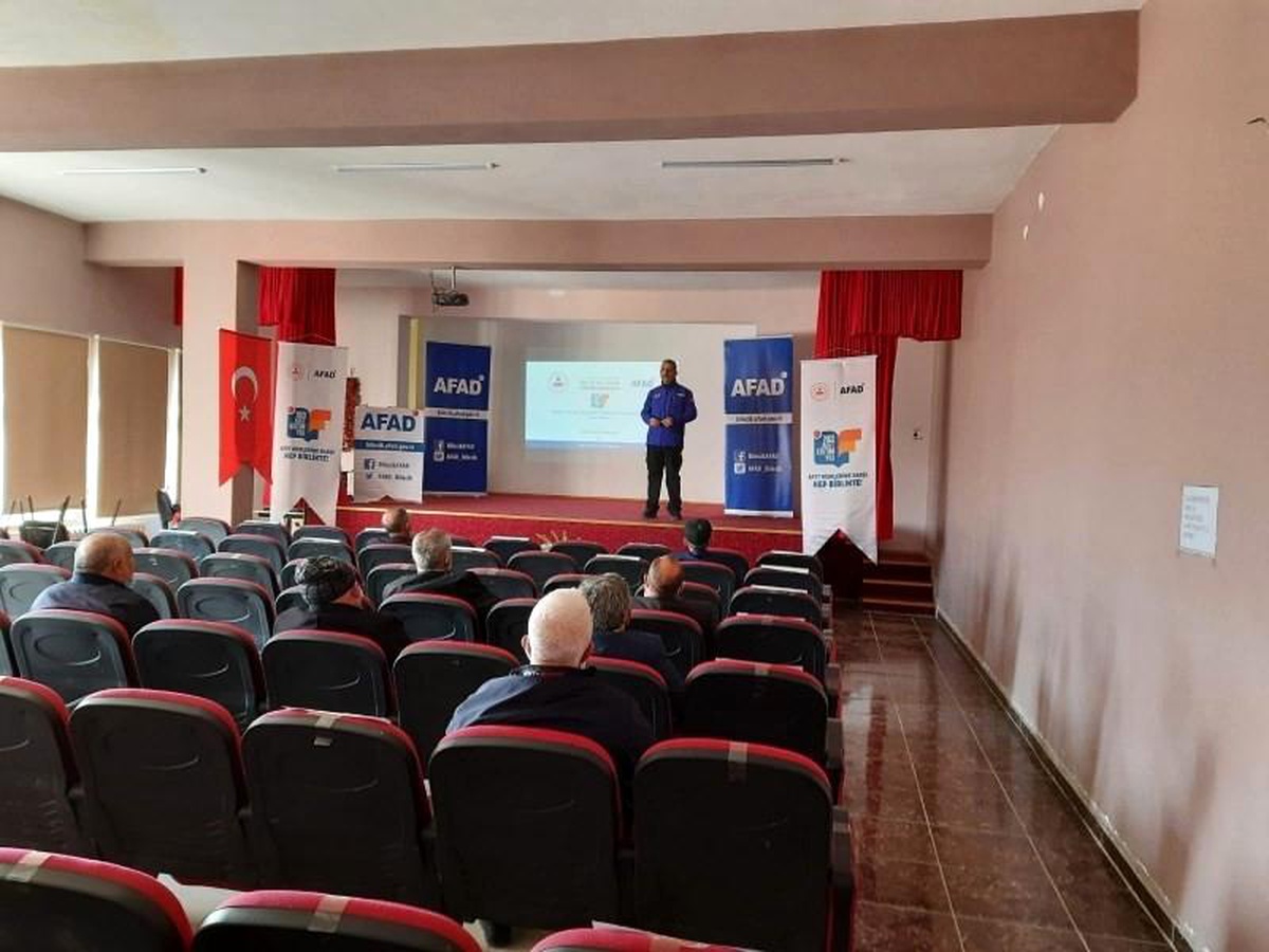 Mahalle ve köy muhtarlarına afet eğitimi verildi