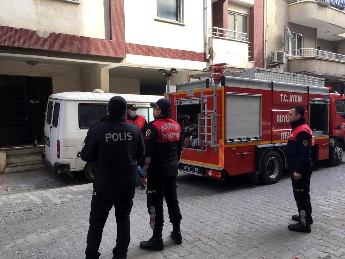 Mahallenin korkulu rüyası haline gelen metruk binada yangın çıktı