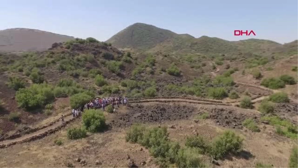 MANİSA Kula-Salihli UNESCO Global Jeoparkı\'ndaki ayak izleri 5 bin yıllık çıktı