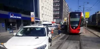 Beyoğlu'nda tramvay yolunda kaza
