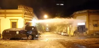 Paraguay'da korona virüs protestoları sokakları savaş alanına çevirdi