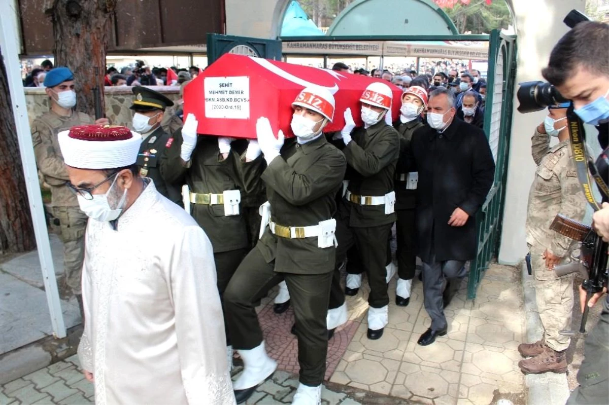 Şehit Astsubay Kıdemli Başçavuş Mehmet Demir son yolculuğuna uğurlandı