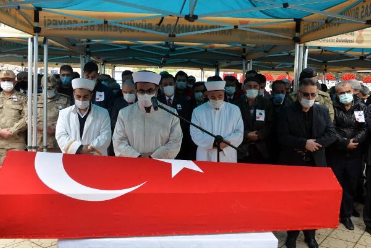 Şehit Mehmet Demir\'in cenaze namazını dayısı kıldırdı