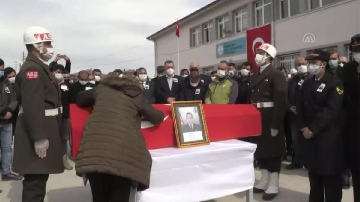 Son dakika haberi: Şehit Piyade Uzman Çavuş Hakan Gül, son yolculuğuna uğurlandı