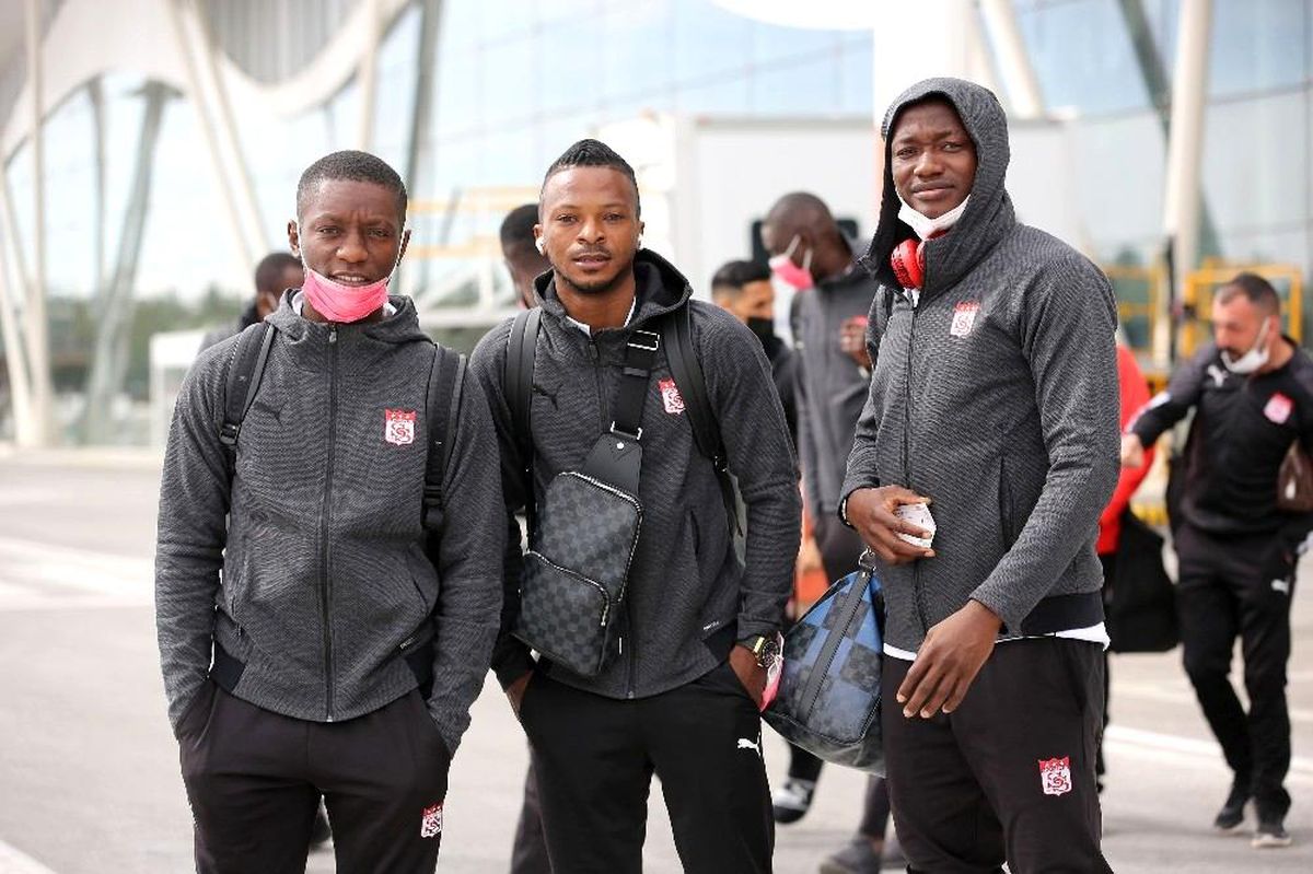 Sivasspor, İstanbul\'a ulaştı
