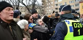 Son dakika haberleri | - Stockholm'de yüzlerce kişi Covid-19 önlemlerini protesto etti: 6 yaralı