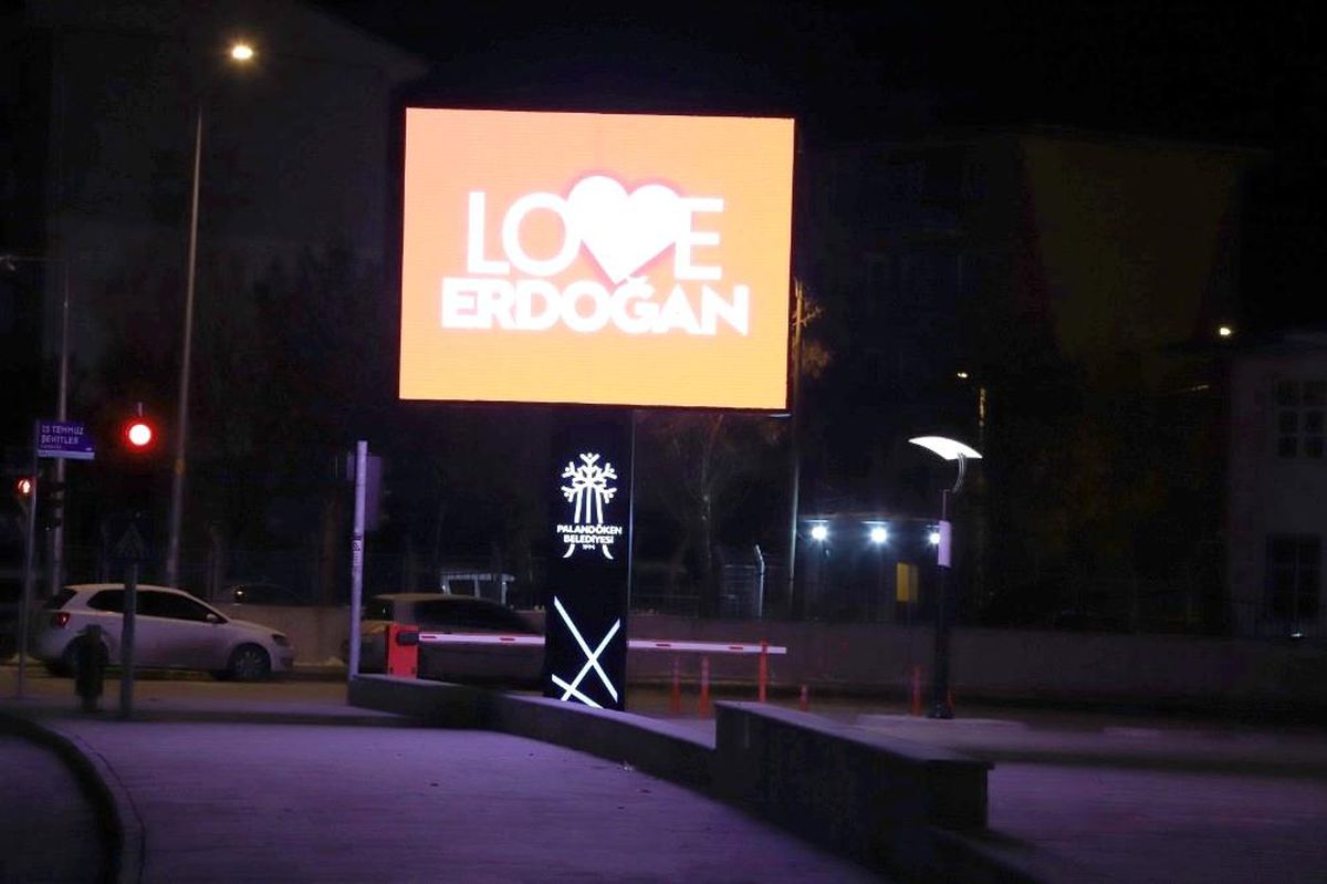 "Stop Erdoğan" skandalına Palandöken\'den yanıt: \'Love Erdoğan\'
