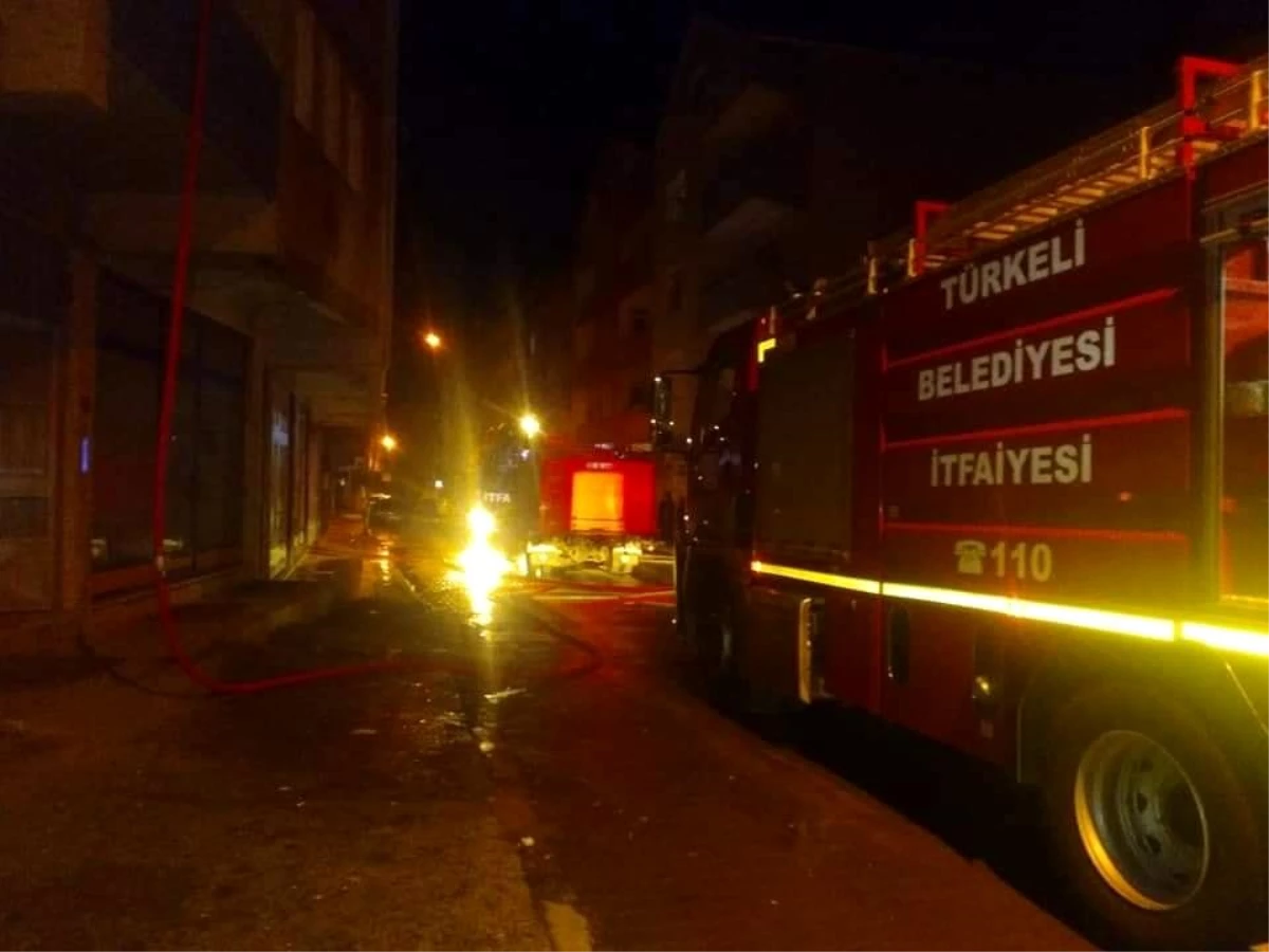 Türkeli\'de çatı yangını korkuttu