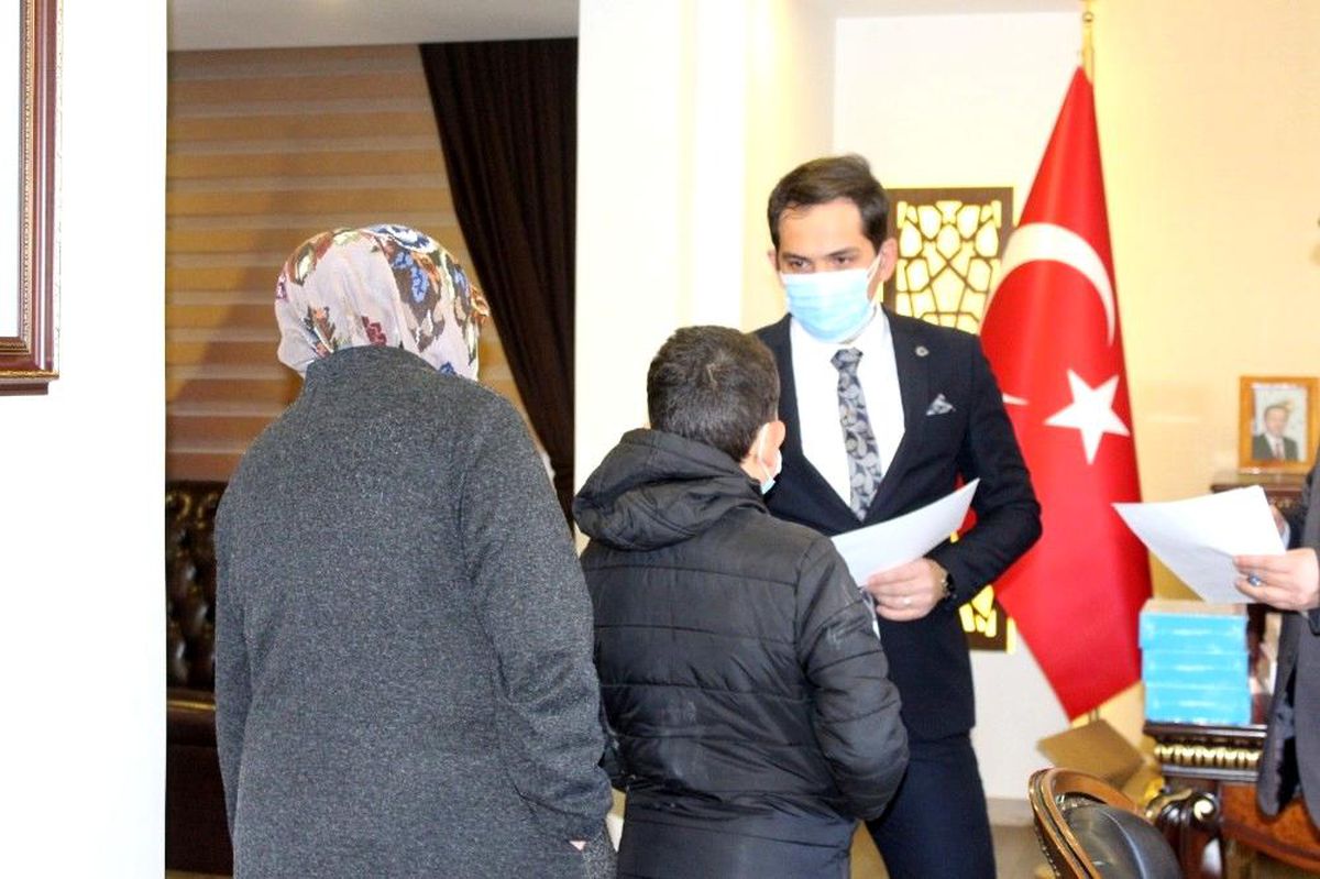 Domaniç Kaymakamlığı yetim ve öksüzlerin dileğini yerine getirdi