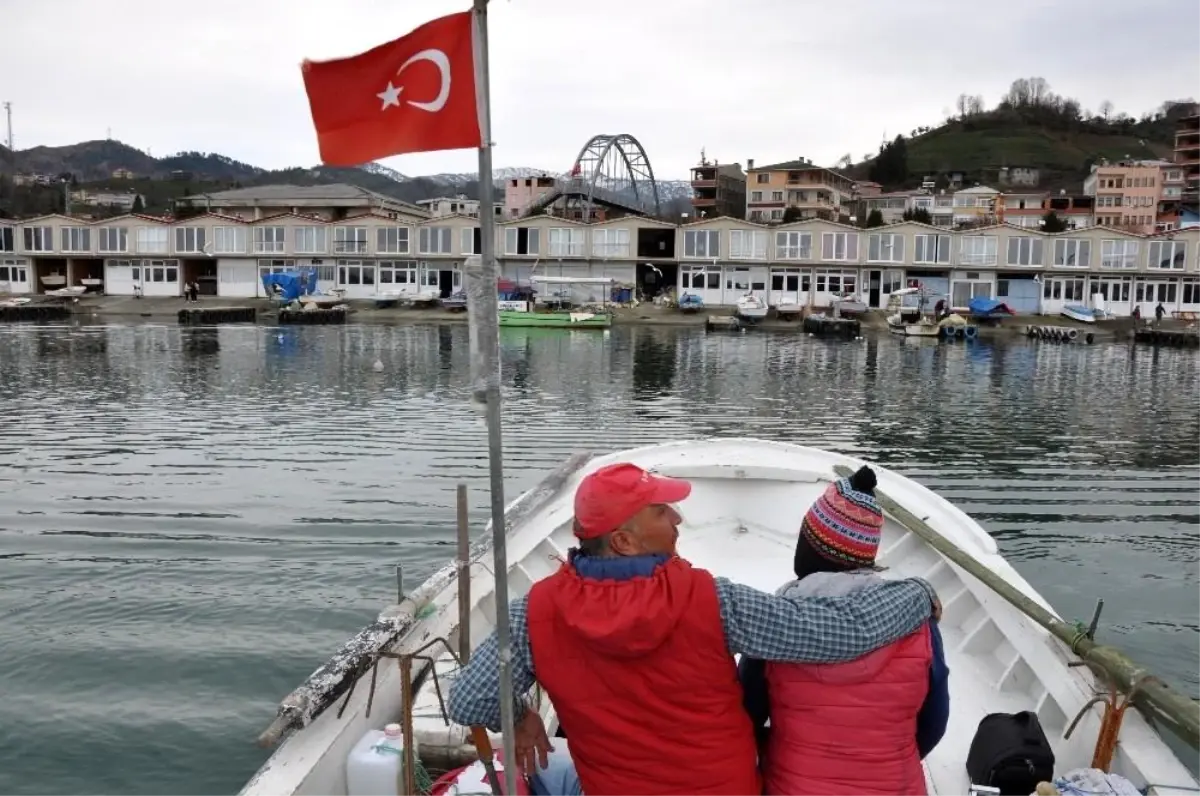 22 yıldır gece gündüz demeden eşiyle birlikte denizde "Vira Bismillah" diyor