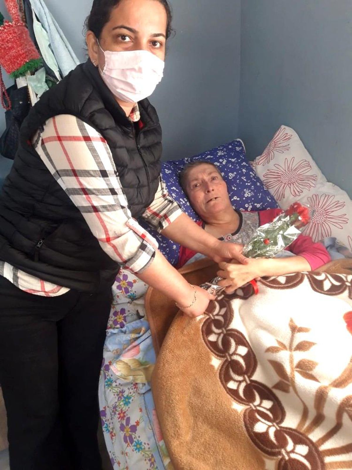 8 Mart\'ta engelli kadınları ve çilekeş annelerini unutmadılar