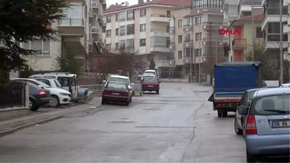 ANKARA-Koronavirüs tedbirlerini hiçe sayıp, yol ortasında halay çektiler