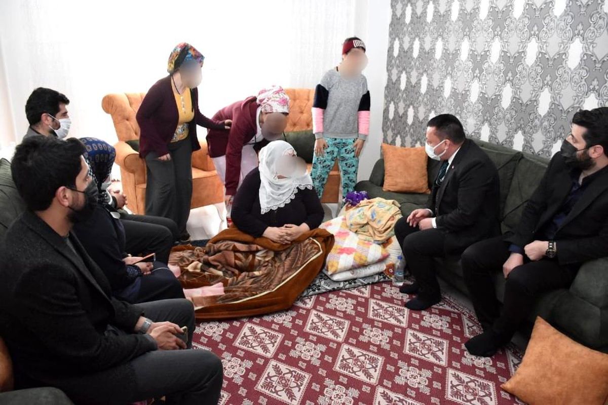 Bağlar Belediye Başkanı Beyoğlu\'ndan mağdur aileye destek