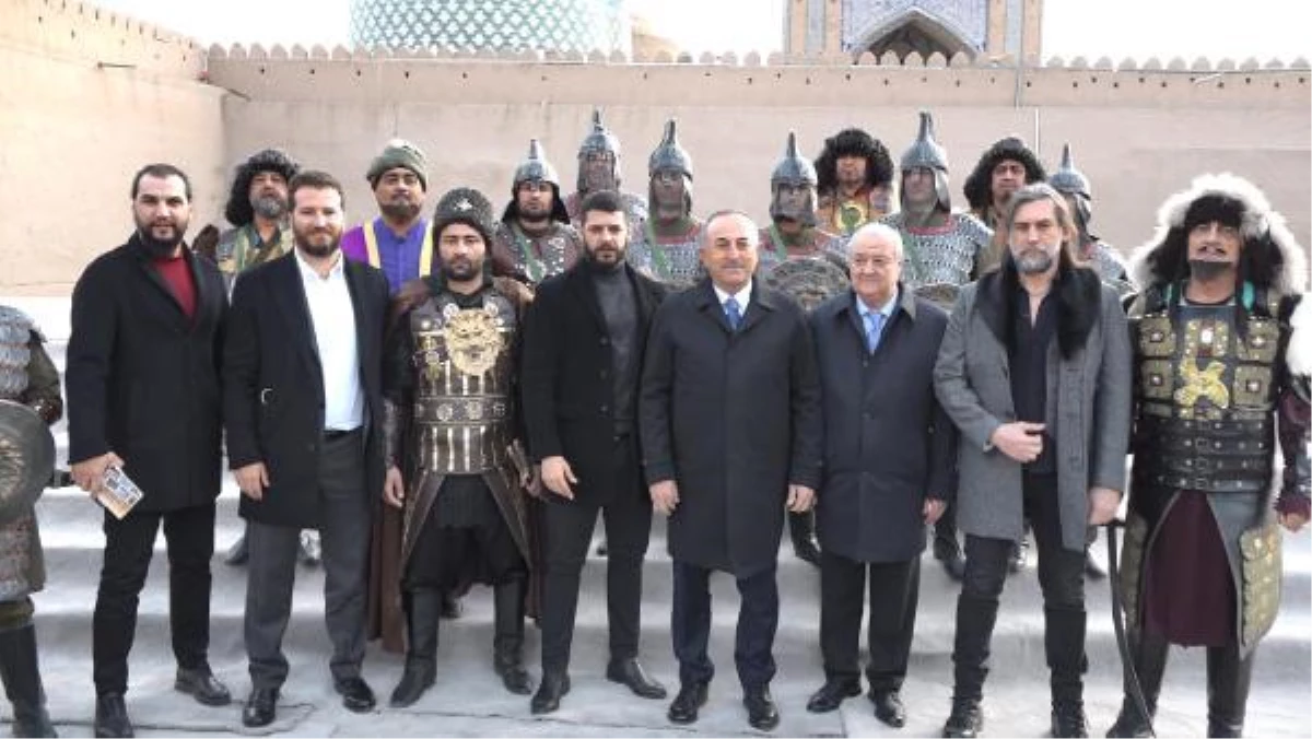 Son dakika haber... ÖZBEKİSTAN - Dışişleri Bakanı Çavuşoğlu, Özbekistan\'da tarihi Hive kentini ziyaret etti (2)