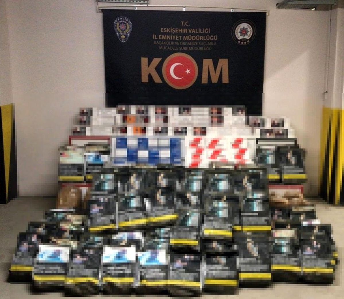 Son dakika haberi: Eskişehir\'de kaçak sigara operasyonunda 8 şüpheli gözaltına alındı