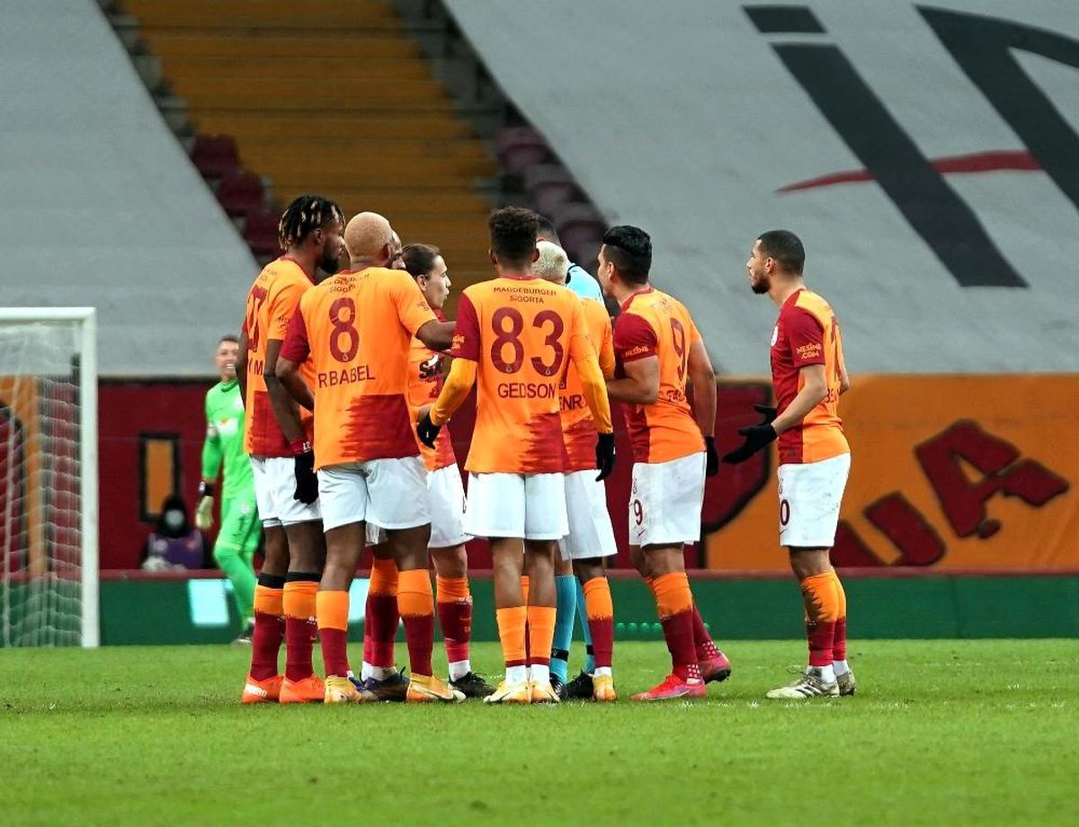 Galatasaray son 2 maçta 5 puan kaybetti