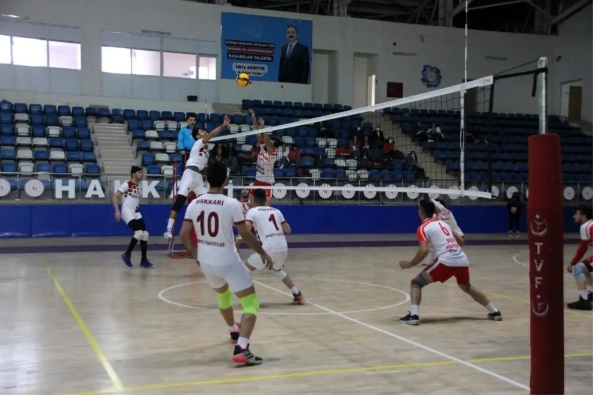 Hakkari voleybol takımı Diyarbakır\'ı evinde 3-2 yendi