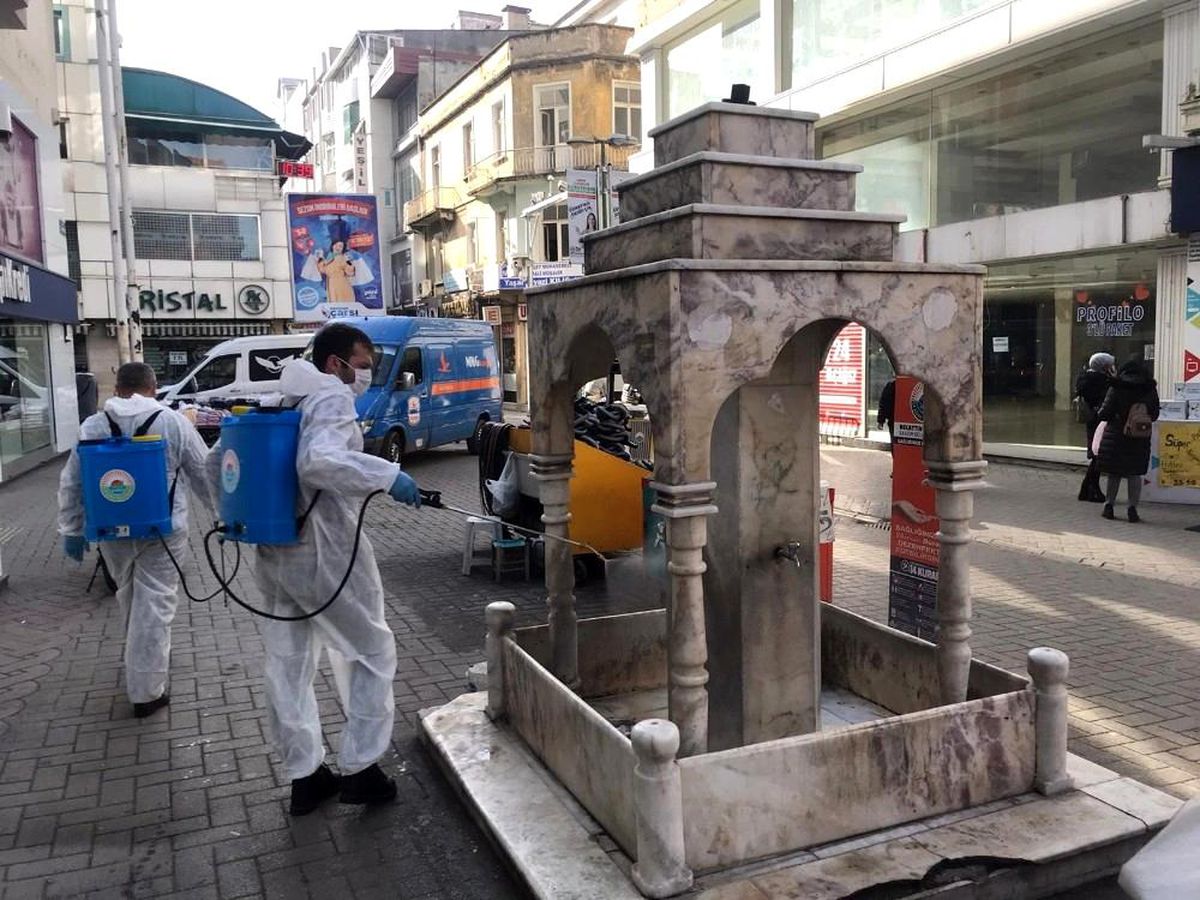 İlkadım\'ın dört bir yanı dezenfekte ediliyor