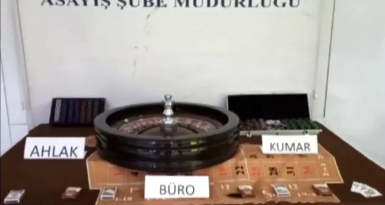 Kağıthane\'de kumarhane baskınında 12 kişiye 53 bin lira ceza yazıldı