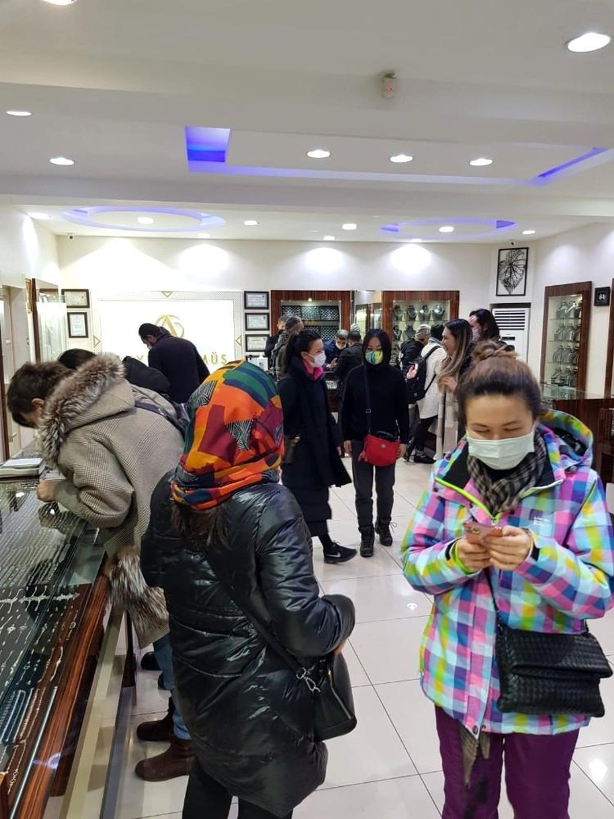 Kısıtlamaların sona ermesiyle birlikte vatandaşlar gümüşçülere akın etti