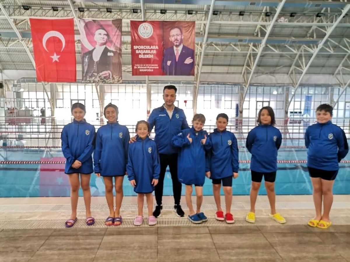 Minik yüzücülerden Türkiye birinciliği