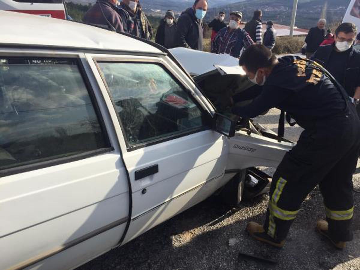 Muğla\'da servis minibüsü ile otomobil çarpıştı: 6 yaralı