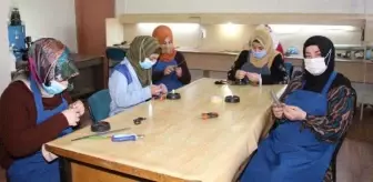 Oltu taşı tespihe kadın eli değdi