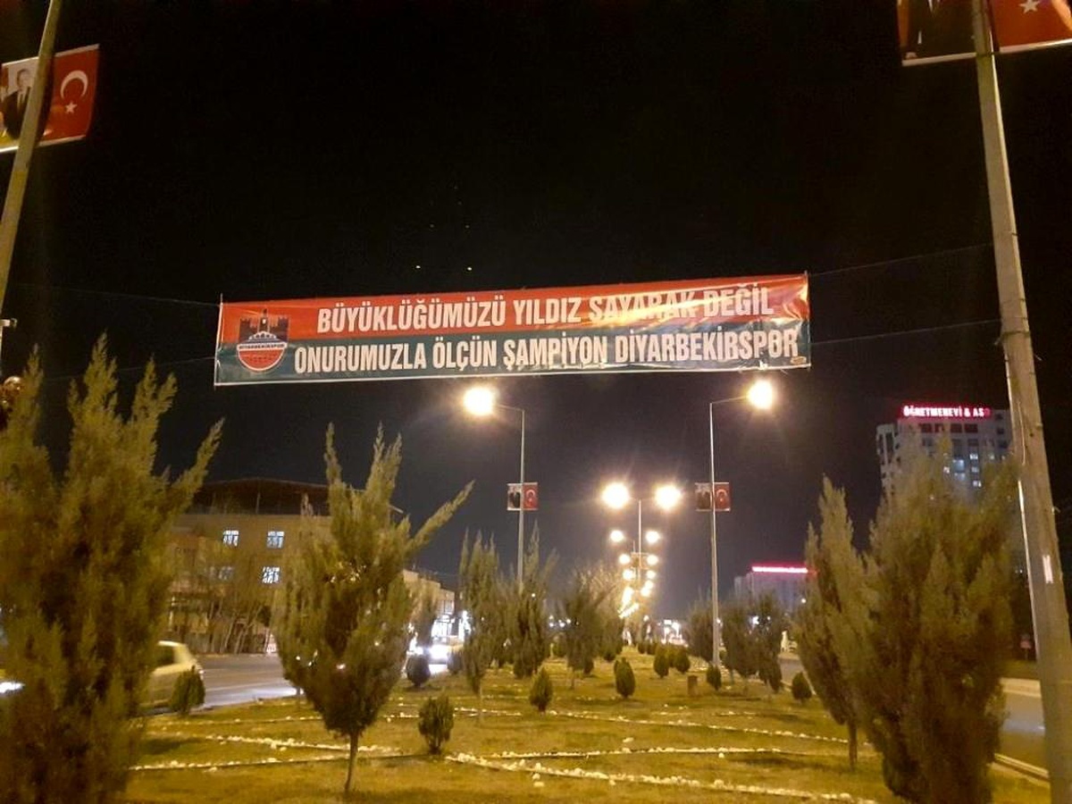 Şampiyonluğa giden Diyarbekirspor \'sen de bayrak as\' çalışması başlattı