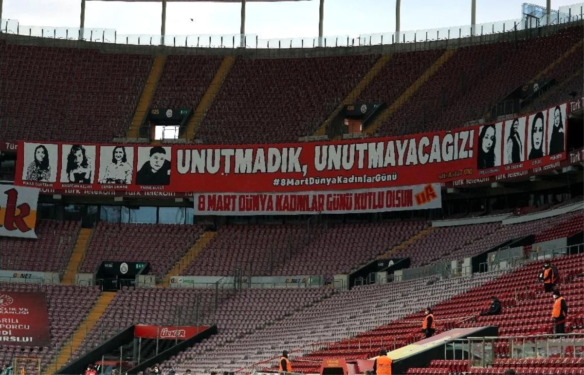 Türk Telekom Stadyumu\'nda 8 Mart Kadınlar Günü mesajları