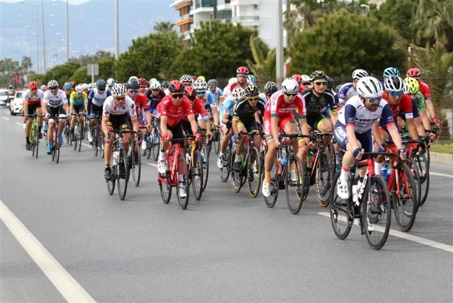 Uluslararası Yol Bisikleti yarışlarında Sakarya Büyükşehirli sporcu 1'inci oldu