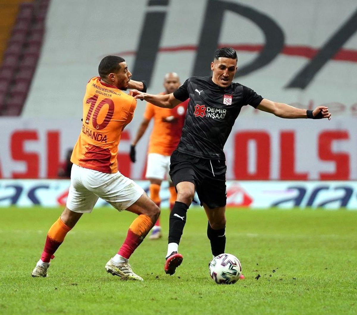 Younes Belhanda cezalı duruma düştü