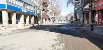 Yüksek riskli iller arasındaki Adıyaman'da cadde ve sokaklar boş kaldı