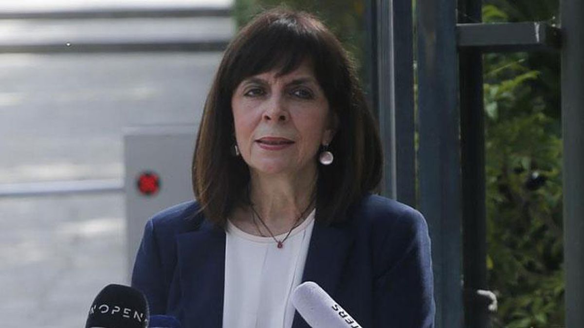 Yunanistan Cumhurbaşkanı\'nın törende giydiği ayakkabı alay konusu oldu