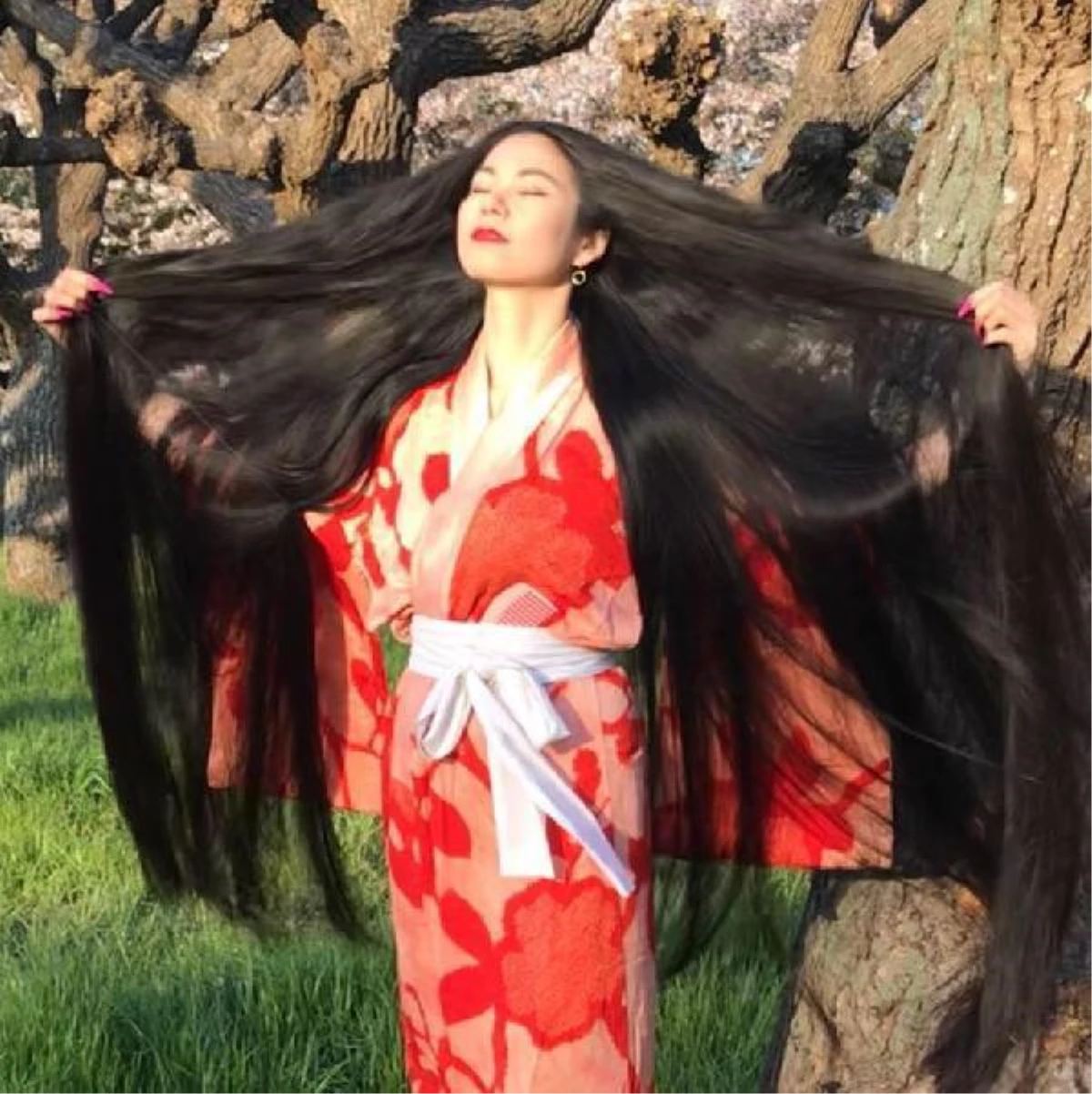 15 yıldır saçlarını kestirmeyen Japon kadın rekora koşuyor