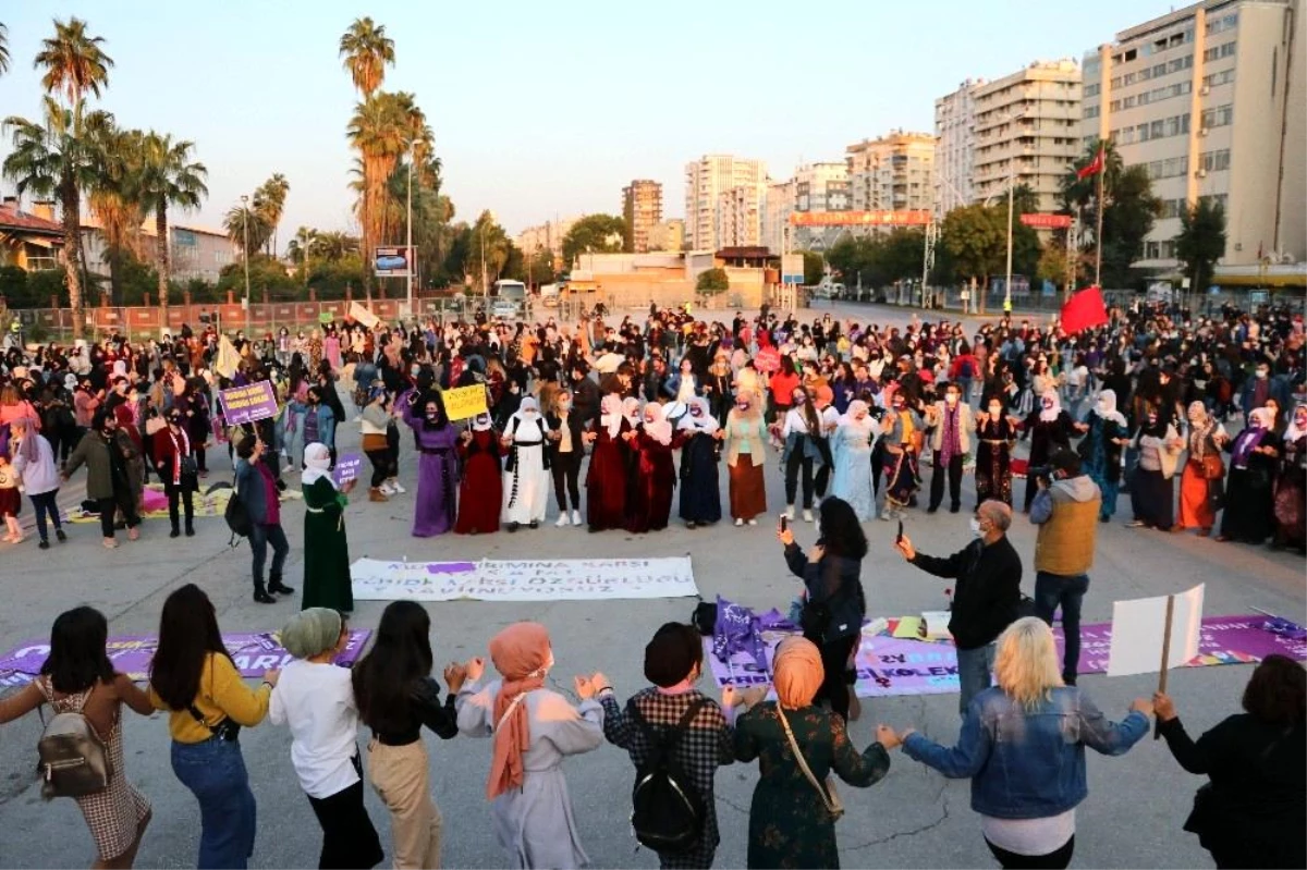 Adana\'da kadınlardan yürüyüş