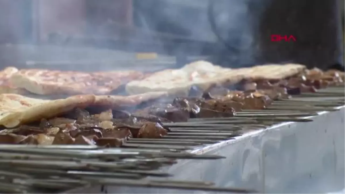 Kısıtlama kalkınca ciğer kebabıyla kahvaltıya koştular; şehir dışından gelenler de var