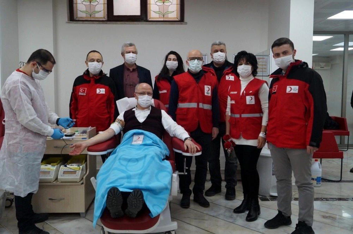 AK Parti\'den Kadınlar Gününde kan bağışı