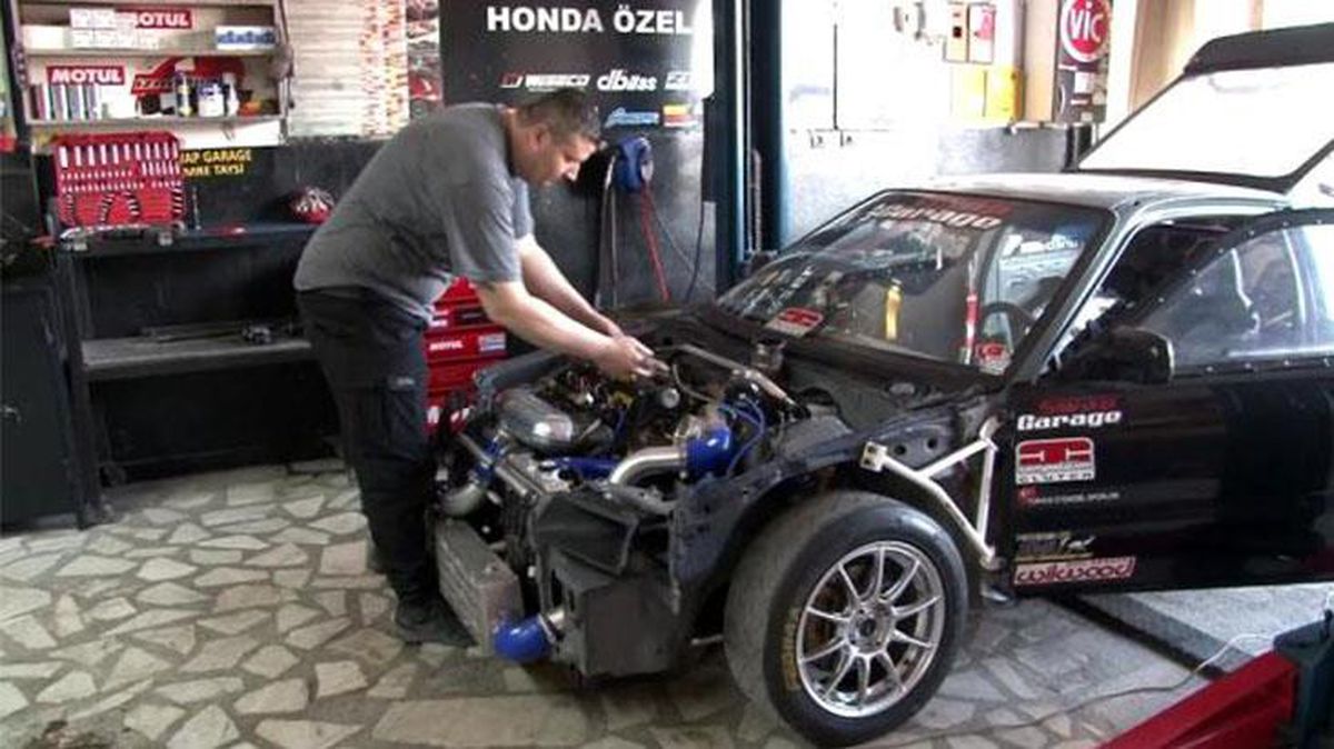 Altınlarını alıp harcadığı kişiye hiçbir şey olmamış gibi 'çay içme' teklifinde bulundu