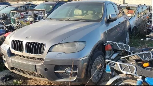 Avrupa'dan çalınan milyonluk lüks araçlar çürümeye terk edildi Avrupa'dan çalınan milyonluk lüks araçlar çürümeye terk edildi