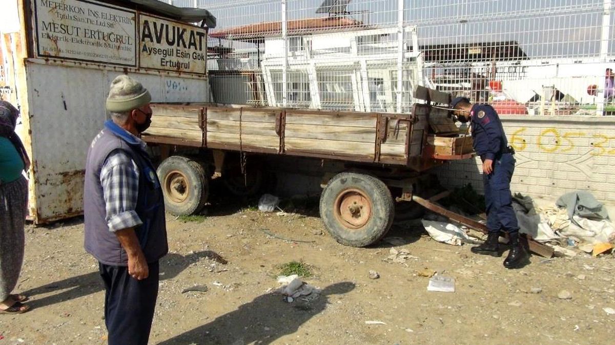 Babasından emanet aldığı traktörün römorkunu hurdacıya sattı