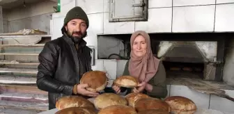 Babasının 40 yıllık işini bıraktı, annesiyle ekmek fırını açtı