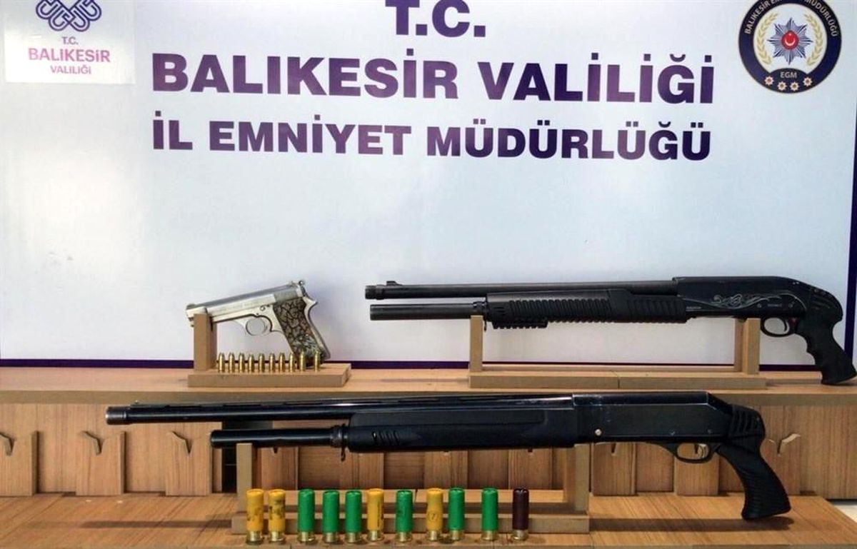 Son dakika haberleri! Balıkesir\'de polis 8 aranan şahsı yakaladı